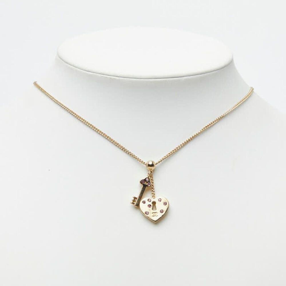 Chanel Coco Mark Heart Key Necklace - Picture 6 of 6